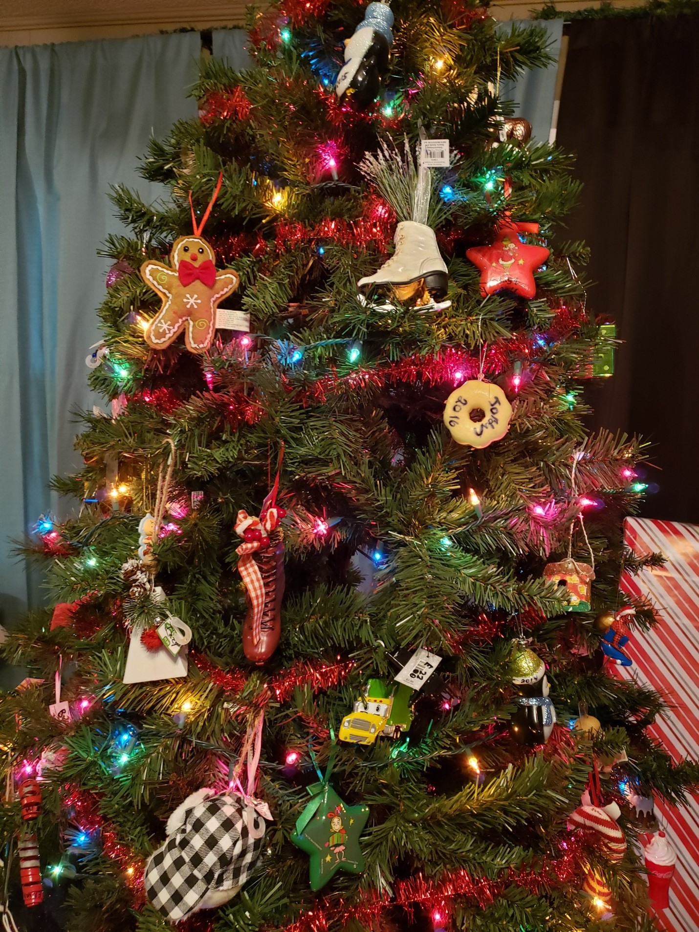 Five Frugal Christmas Traditions for Family